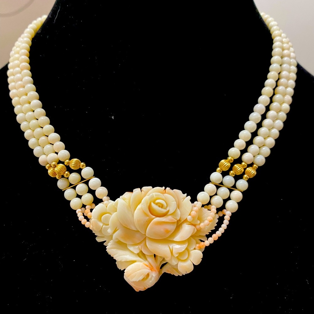 Angel coral, solid 18 k gold necklace
